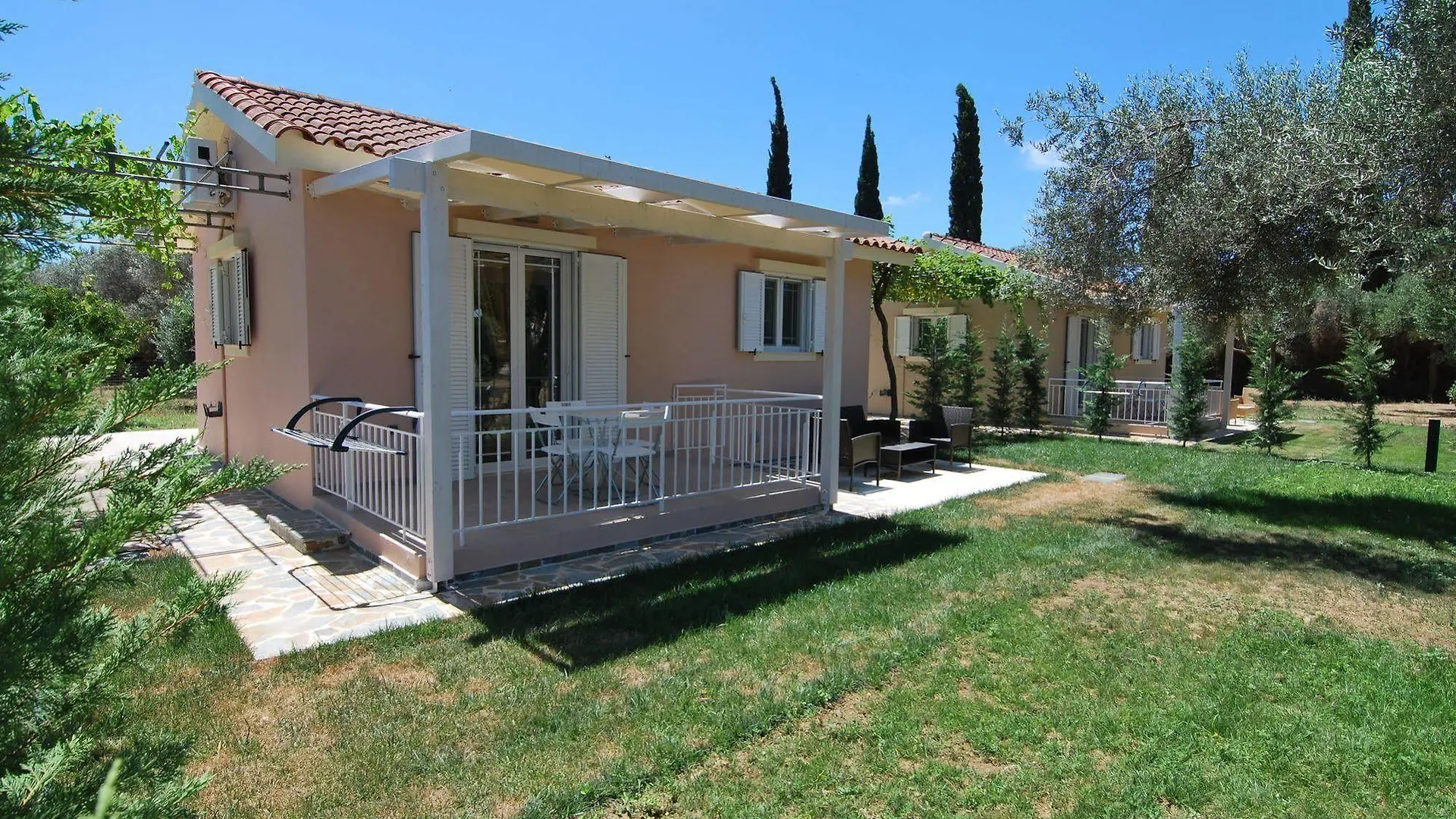 Cypress Garden Villas Mousata Greece