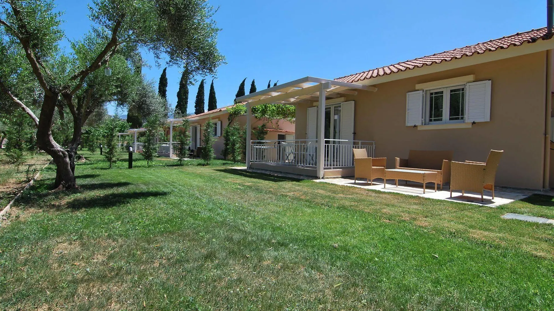 Cypress Garden Villas Mousata Hotel
