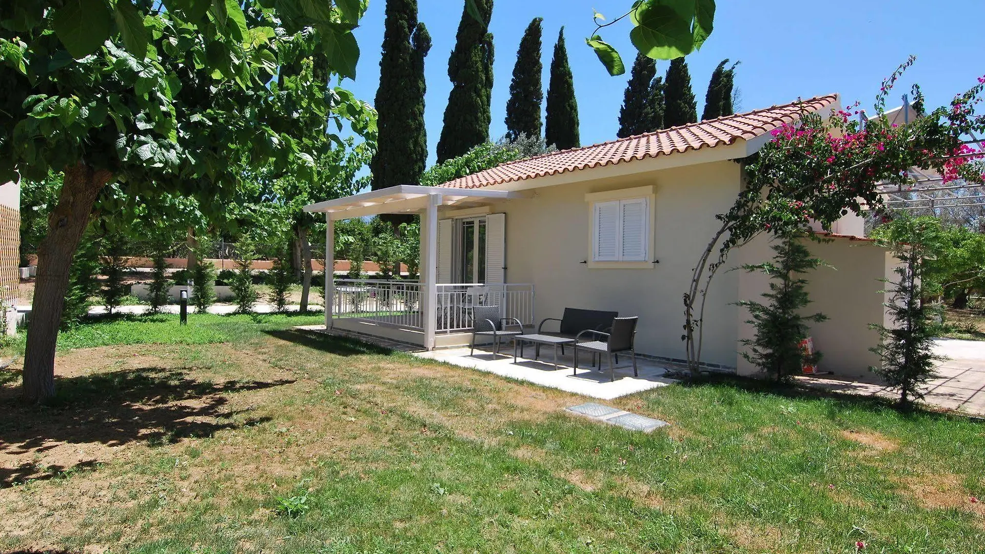 Cypress Garden Villas Mousata