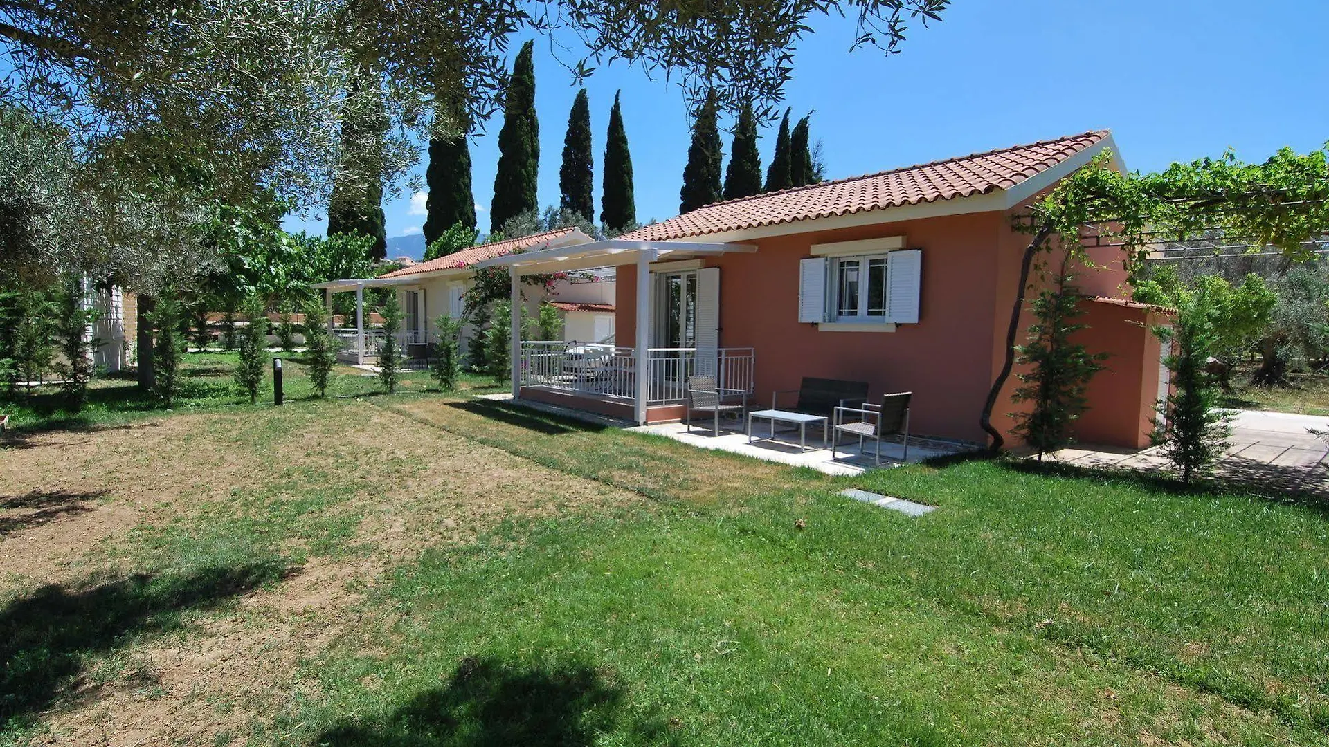Cypress Garden Villas Mousata 3*,