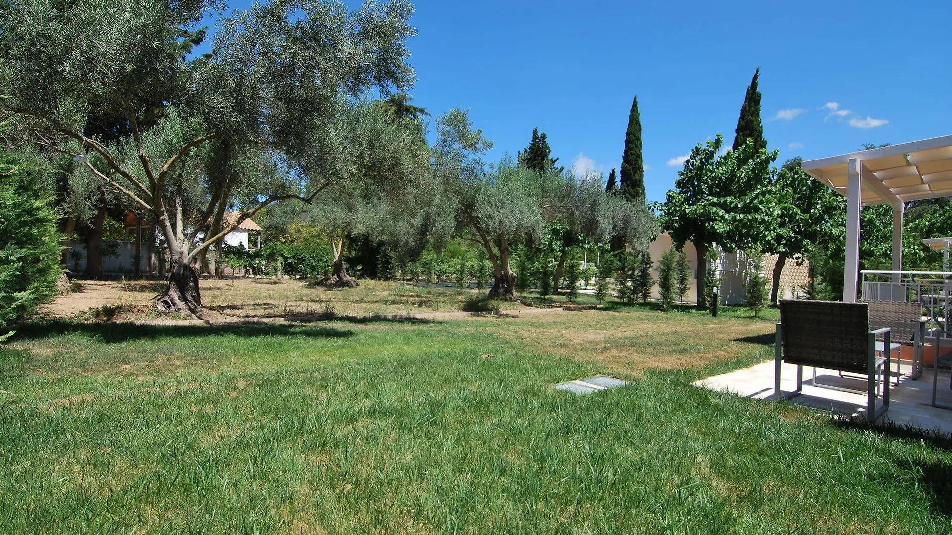 Cypress Garden Villas Mousata Hotel