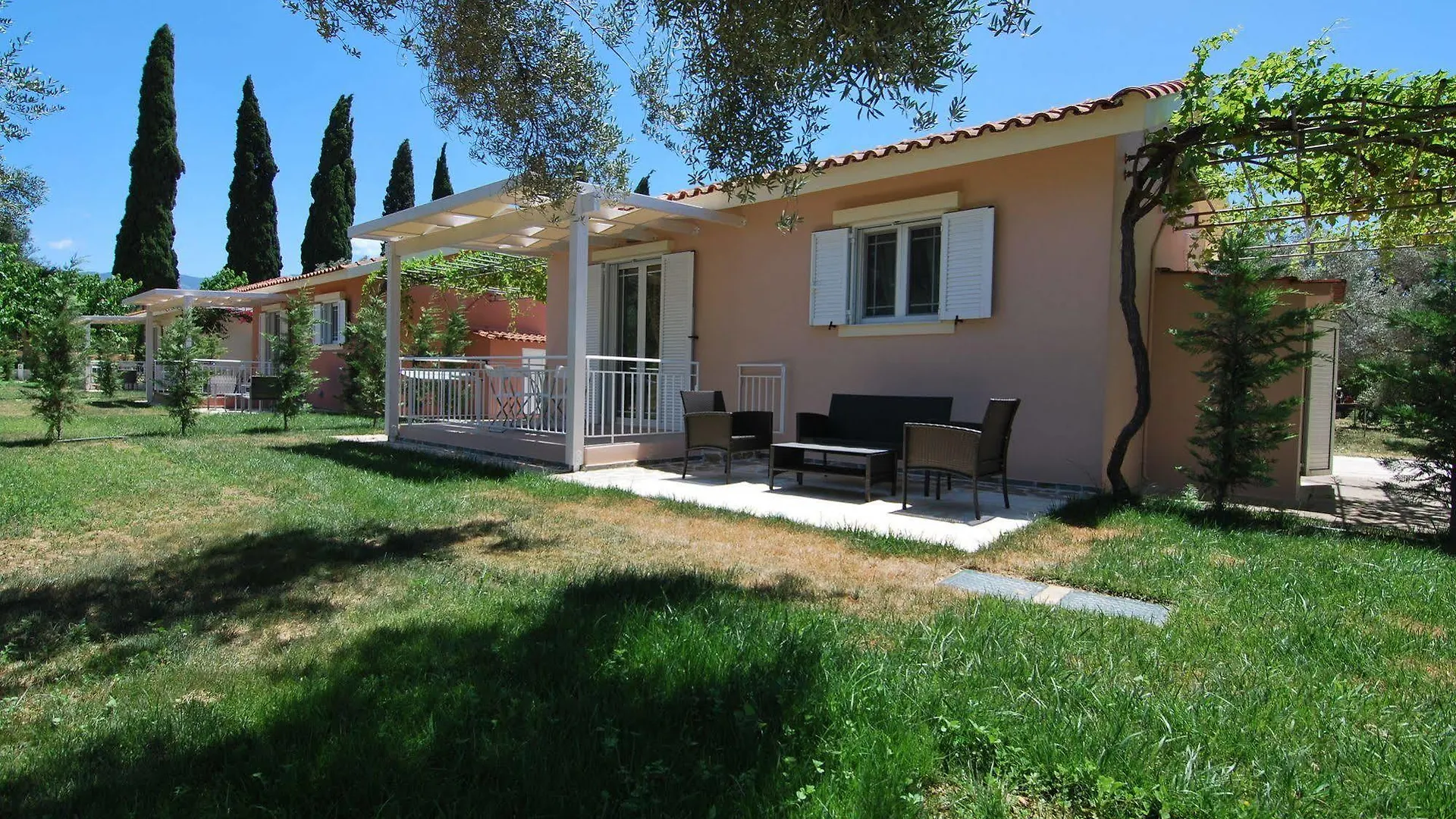 Cypress Garden Villas Mousata